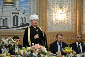 В Московской Соборной мечети состоялся ифтар с участием депутатского корпуса 
