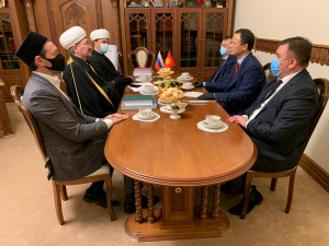 Министр иностранных дел Кыргызстана Руслан Казакбаев начал визит в Москву с посещения Муфтия Равиля Гайнутдина