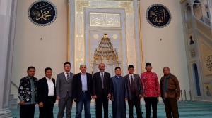 Indonesian delegates visit Moscow Cathedral Mosque