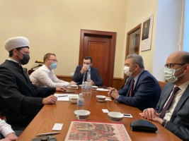 Damir Mukhetdinov meets Turkish delegates