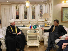 رئيس وزراء باكستان عمران خان يزور المسجد الجامع بموسكو 