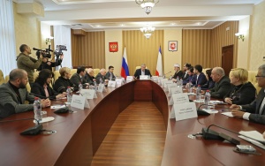 Глава  Республики Крым провел встречу с Советом крымскотатарского народа