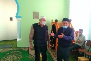 Благодарственное письмо от имени Муфтия  Шейха Равиля Гайнутдина вручили руководителю местной мусульманской религиозной организации села Ембаево Тюменской области