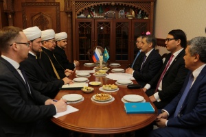 Муфтий шейх Равиль Гайнутдин встретился с Министром по делам религий и гражданского общества Казахстана Нурланом Ермекбаевым
