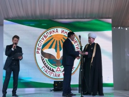 الرئيس يفكوروف يقلد سماحة المفتي ميدالية الذكرى 25 لتأسيس جمهورية إنغوشيا 