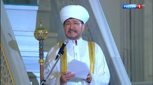 سماحة المفتي يَؤُمُّ عشرات الآلاف من المسلمين في صلاة عيد الاضحى بموسكو 