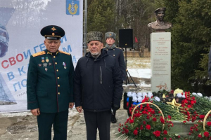 Муфтий Зиннат хазрат Садыков принял участие в открытии памятника Герою России Раушану Абдулину