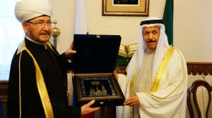 سماحة المفتي يبحث تطوير العلاقات الثنائية مع معالي الشيخ عبد الرحمن آل خليفة