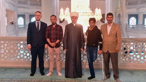 Иракский мальчик Касим Алькадим посетил Московскую Соборную мечеть 