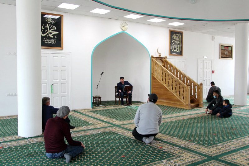 В Саратовской Соборной мечети проходят лекции о пророке Мухаммаде (мир ему)