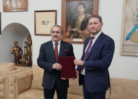 التوقيع على مذكرة تعاون بين معهد موسكو الإسلامي والمتحف الحكومي الأذربيجاني 