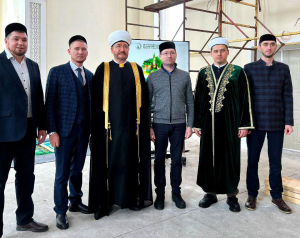 Муфтий Шейх Равиль Гайнутдин ознакомился со строительством центральной мечети в Пестрецах
