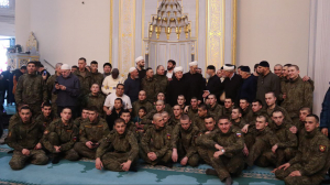 Воины-кантемировцы совершили первый джума-намаз Рамадана в Московской Соборной мечети