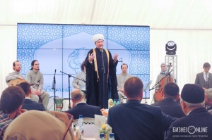 سماحة المفتي يفتتح مشروع خيمة رمضان في موسكو 