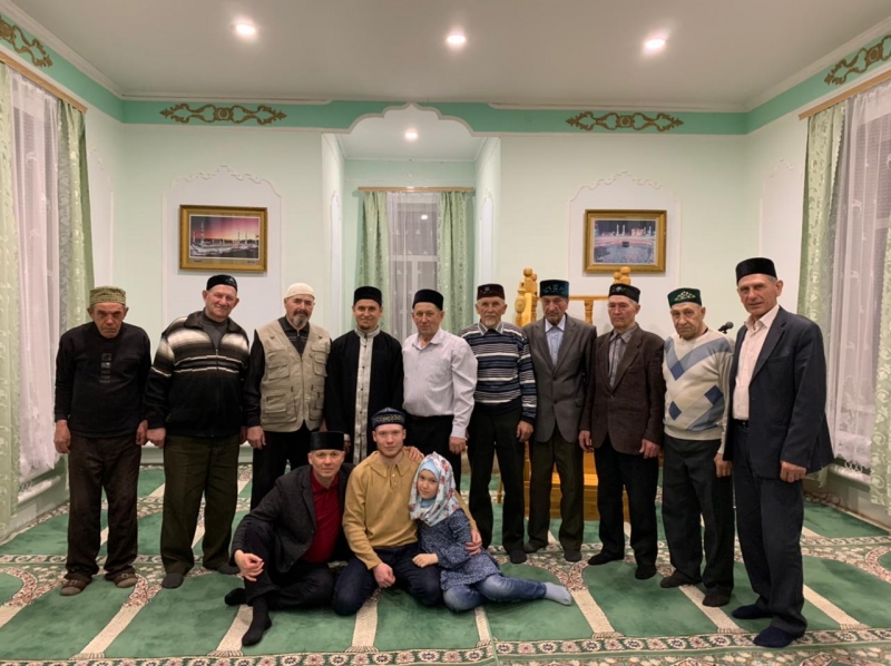 Руководитель «МЦСиС «Халяль» Айдар хаджи Газизов организовал ифтар в Нижних Чершилах