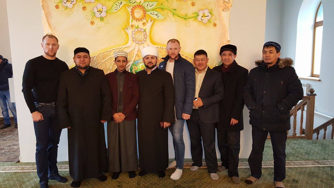 قارئ من اليمن يعلم القرآن في تشيتا  