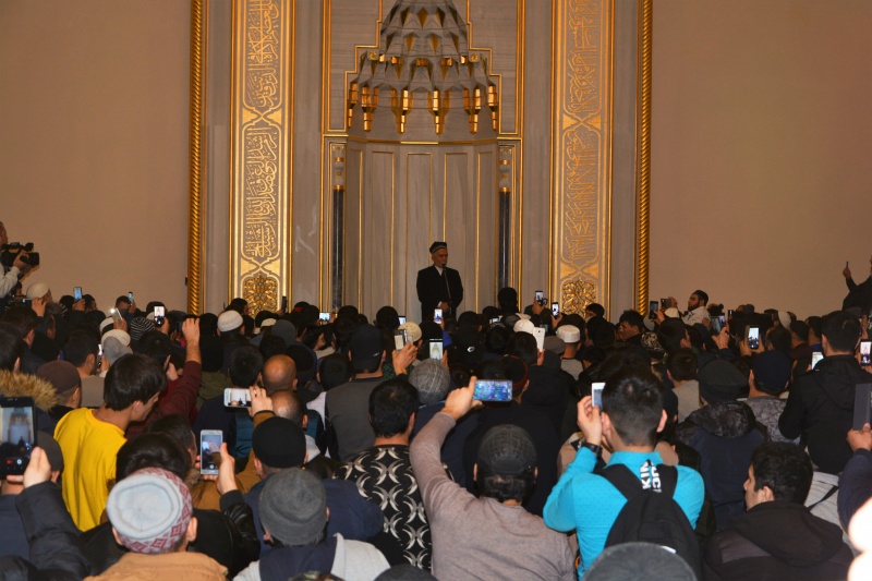 Муфтий Таджикистана Саидмукаррам Абдукодирзода провел лекцию в Московской Соборной мечети 
