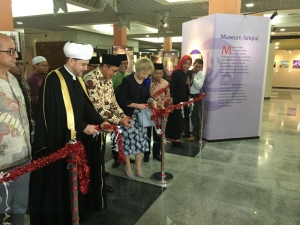 В Индонезии состоялось открытие международной фотовыставки «Традиции Ислама в России»