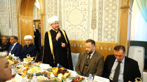 Московская Соборная мечеть объединила в своих стенах дипломатов, депутатов и госслужащих 