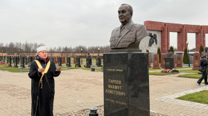 Имам Московской Соборной мечети  Марат Аршабаев прочел дуа о павших за Родину воинах в Пантеоне защитников Отечества
