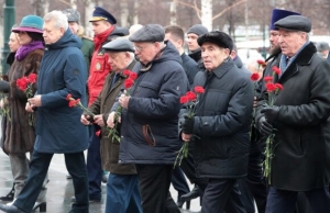 Харис Саубянов принял участие в церемонии возложения венков и цветов к Могиле Неизвестного Солдата