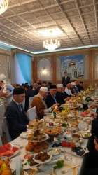 В  банкетном зале Московской Соборной мечети прошло чествование Ильдара Нуриманова в связи с юбилеем