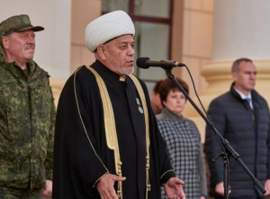 Муфтий Зиннат хазрат Садыков: Вы отправляетесь защищать свою страну, своих родителей, семьи от фашисткой чумы, как наши отцы защищали нас в свое время.  В Тюмени мобилизованных проводили на дополнительную подготовку