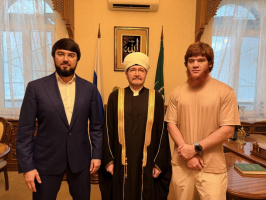 سماحة المفتي العام الشيخ راوي عين الدين يستقبل الرياضي الروسي الشهير شرابوالدين ماغوميدوف 