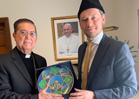 Damir Mukhetdinov meets Cardinal Guixot 