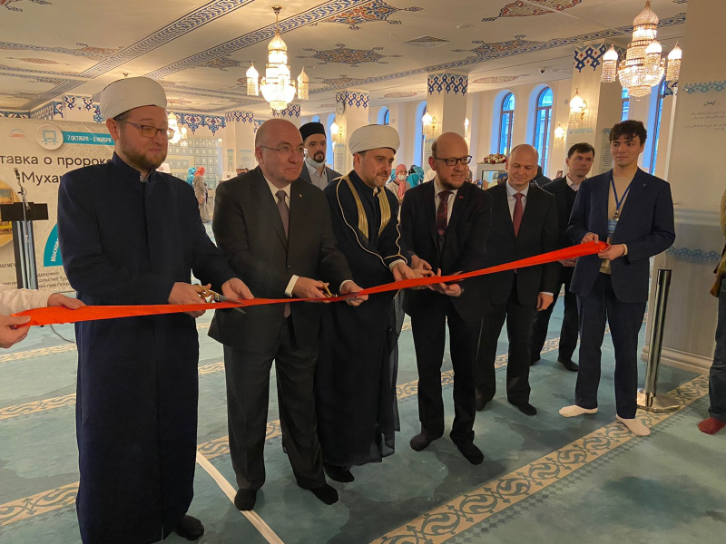 В Московской соборной мечети открылась фотовыставка, посвященная Пророку Мухаммаду ﷺ