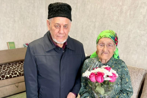 Муфтий Тюменской области поздравил труженицу тыла с предстоящим 80-летием Победы
