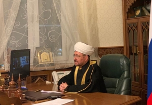 Муфтий Шейх Равиль Гайнутдин: Красное знамя над Рейхстагом было общей Победой и христиан, и мусульман, и иудеев, и буддистов, а также атеистов Советского Союза