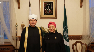Муфтий Шейх Равиль Гайнутдин наградил Розу Шакирову Орденом Почета «АЛЬ-ФАХР»