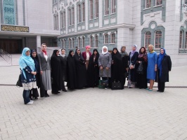 Women's delegation from Iran visits Moscow Cathedral mosque
