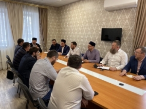 На собрании Президиума Совета ДУМ Пензенской области обсудили  вопросы о важности постоянного самообразования имамов