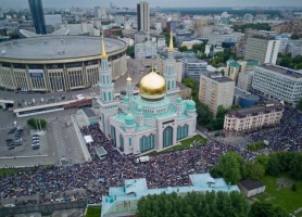 Четверть миллиона  верующих мусульман совершили праздничный намаз в Москве 