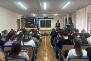 Директор Исламского просветительского центра Искандар хазрат Юсупов провёл встречу со студентами тюменского колледжа