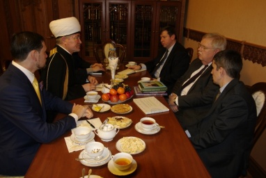 Mufti sheikh Ravil Gaynutdin met with the extraordinary and plenipotentiary ambassador of the United States in Russia John F. Tefft