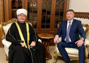Поздравление Муфтия Шейха Равиля Гайнутдинова общественному деятелю Крыма Зауру Смирнову с днем рождения