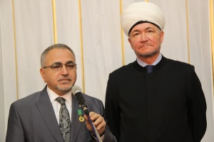 تقليد سفير العراق ميدالية الوحدة الروحية 