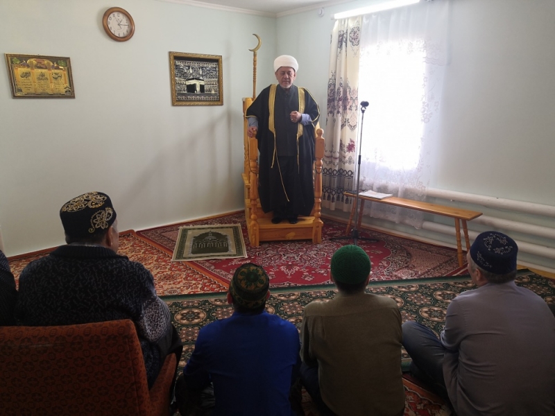 Муфтий Тюменской области выступил с проповедью в мечети села Нижние Тарманы