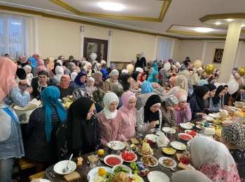 Мечеть номер три села Средняя Елюзань провела ифтар для женщин