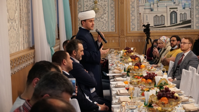 В Московской Соборной мечети прошёл ифтар с представителями российских и зарубежных СМИ