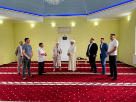 في إطار زيارته لشبه جزيرة القرم...سماحة المفتي الشيخ راوي عين الدين يزور مسجد قرية كالينوفكا