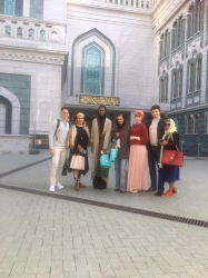Делегация Russia. Modest fashion week посетила Московскую Соборную мечеть 