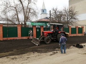 Мусульмане города Калининска Саратовской области облагородили территорию, прилегающую к городской мечети